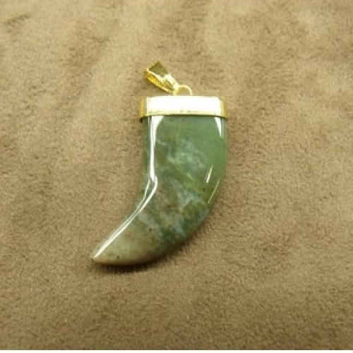 Pendentif motif corne- blood stone,hauteur: 3,5 cm / largeur: 1,5 cm/ epaisseur: 0,4 cm