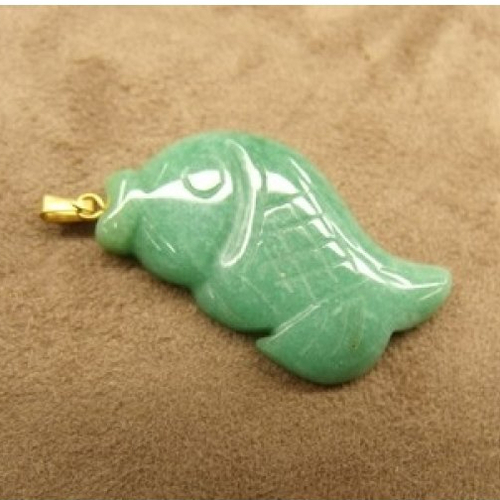 Pendentif motif poisson- green jade ,longueur : 7 cm / hauteur : 2,5 cm / epaisseur : 0,3 cm