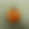 Pendentif motif prisme orange ,2 cm