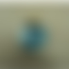 Pendentif motif prisme bleu,2 cm