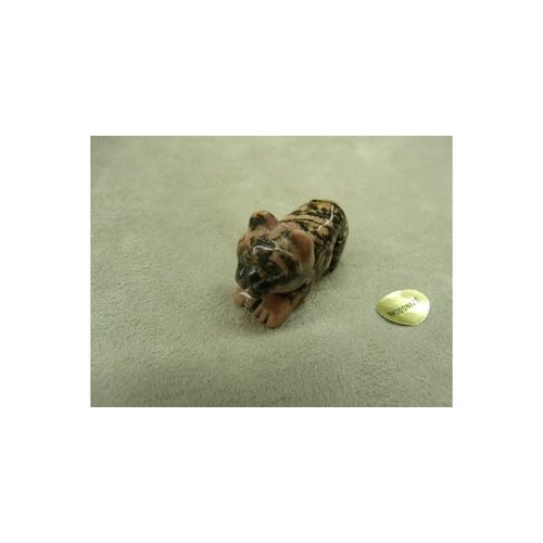 Pierre motif chien - rhodonite,longueur: 3,5 cm / hauteur: 2 cm/ epaisseur: 1,5 cm