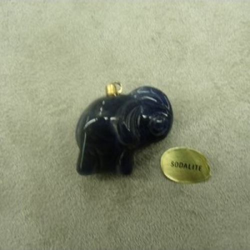 Pendentif motif elephant- sodalite,hauteur: 2 cm / largeur: 2,3 cm / epaisseur: 7 mm
