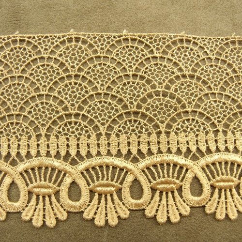 Dentelle / guipure de calais ,9,5 cm, caramel bordure festonnée  motif coquillage, de fabrication française