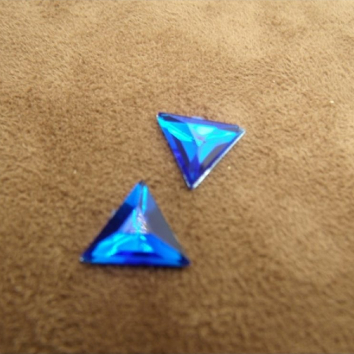 Strass triangle bleu ,12 mm vendu par 10 pièces