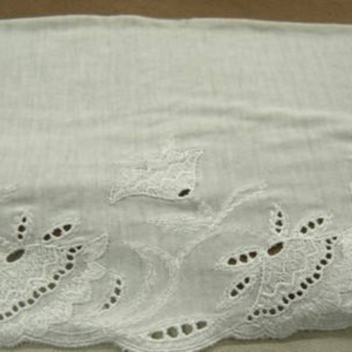 Broderie ,sur jersey de coton blanche 14cm / hauteur de broderie 6 cm