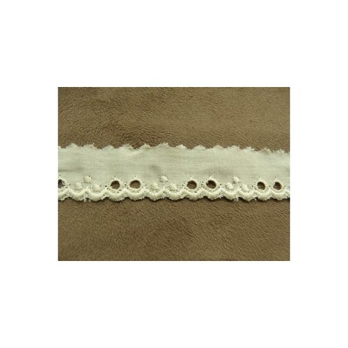 Broderie anglaise vintage coton écru entre 2 -2 cm/hauteur de broderie:1.5 cm