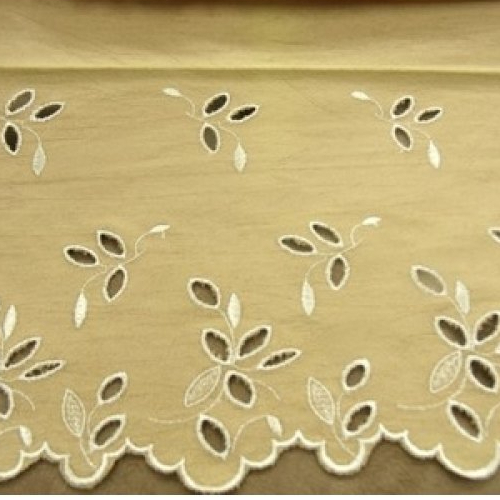 Broderie facon daim, chair brodé blanc