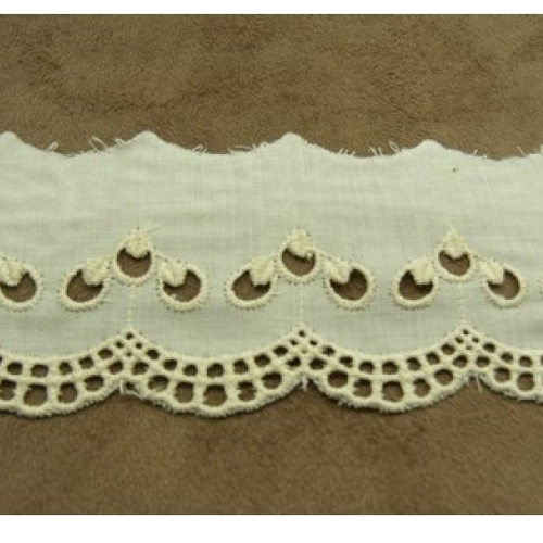 Broderie anglaise vintage coton écru 4,5 cm /hauteur de broderie:3 cm