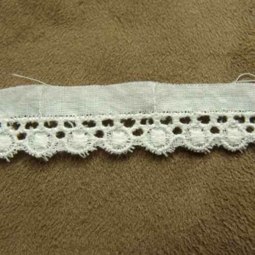 Broderie anglaise  blanche 1.5 cm