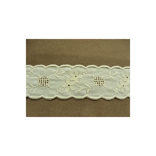 Broderie anglaise vintage coton écru entre 2- 3,5 cm