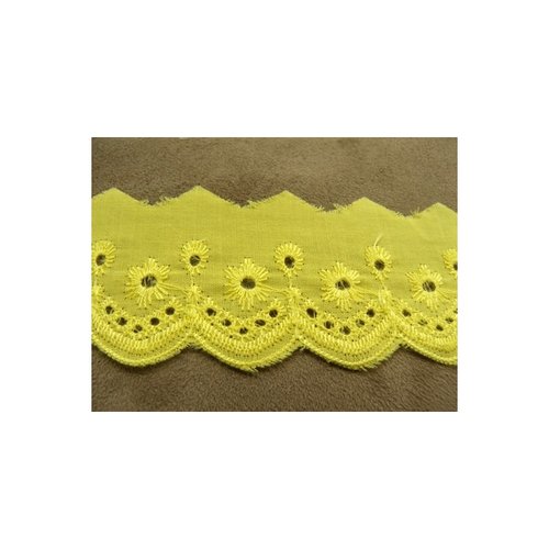 Broderie anglaise coton jaune ,4 cm /hauteur de broderie 3 cm