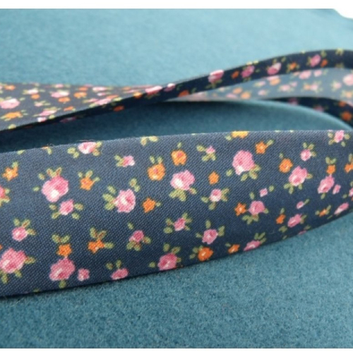 Biais liberty a fleurs coton ou polyester rose & orange fond bleu marine ,25 mm