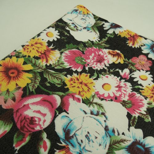 Tissu coton imprimé fleur multicolore sur fond noir ,145 cm