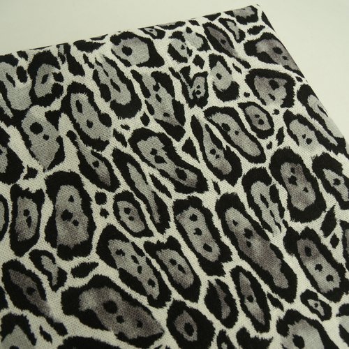 Tissu coton imprimé noir et blanc, 145 cm