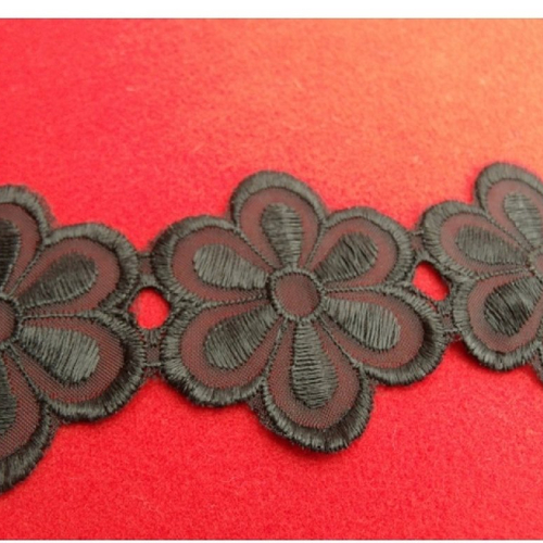 Ruban brodé synthétique noir motif broderie, 70 mm