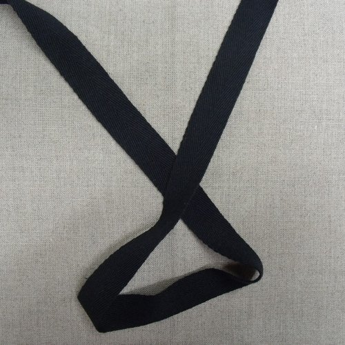 Promotion ruban coton sergé noir,2 ,5 cm, vendu par 3 metres / soit 1,20 le metre