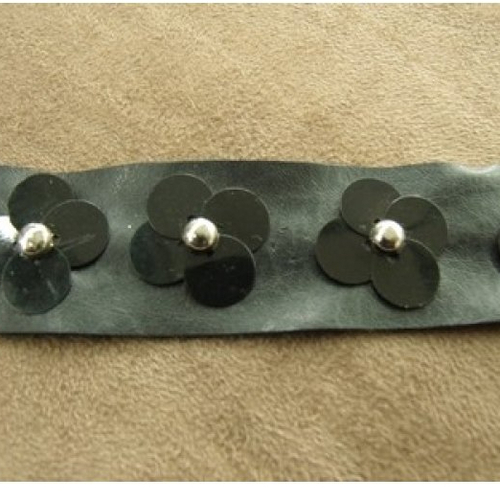 Ruban simili cuir/ skai en sequin avec fleurs noir , 25 mm