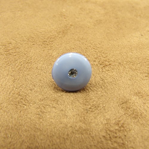 Bouton acrylique motif petit strass bleu ciel ,12 mm, très lumineux et résistant