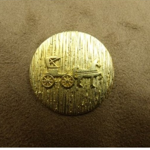Bouton a queue metalique motif: caleche- or,de belle qualité,28 mm