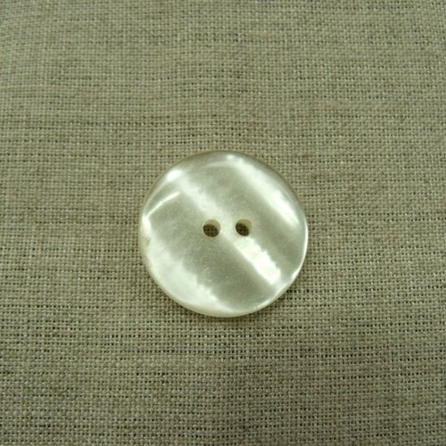 Bouton acrylique a 2 trous blanc ,26 mm,de belle qualité
