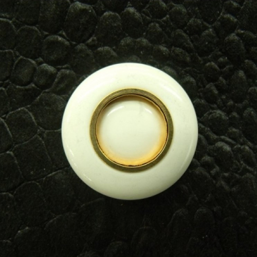 Bouton acrylique crème et or , garnit métal,à queue,de belle qualité,28 mm
