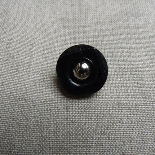 Bouton acrylique garnit metal à queue noir,18 mm,de belle qualité