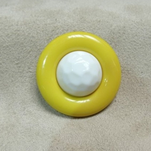 Bouton acrylique bicolore jaune & blanc ,de belle qualité,23 mm