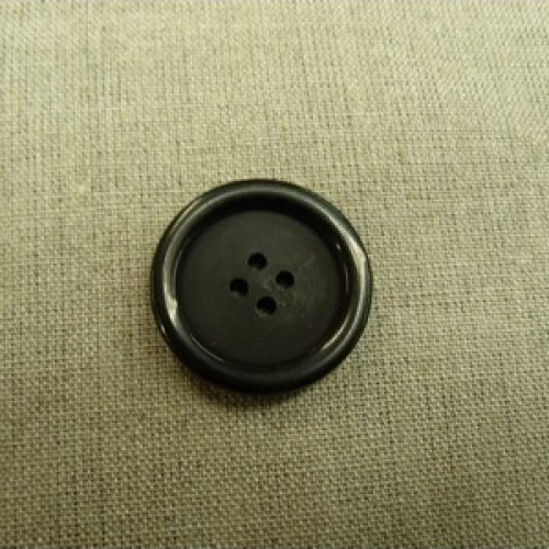 Bouton a 4 trous acrylique noir ,de belle qualité,28 mm
