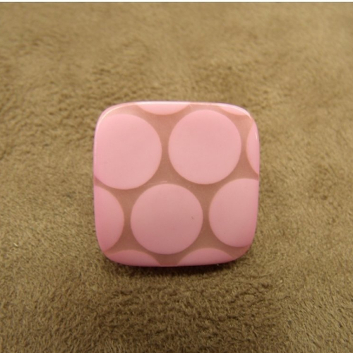 Bouton carre acrylique a queue rose,20 mm,de belle qualité