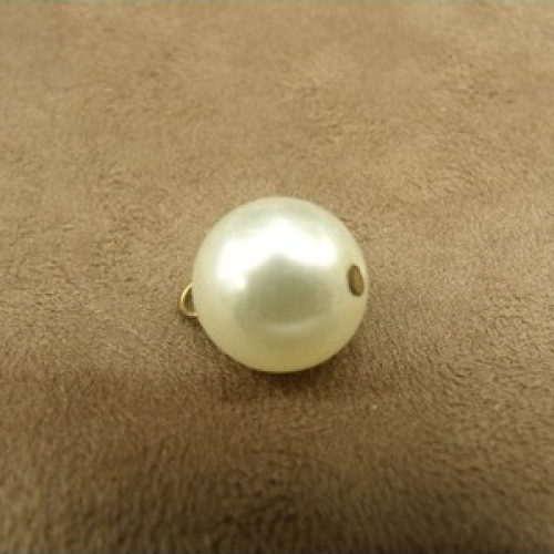 Joli bouton-perle nacre- 14  mm