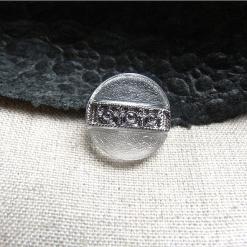 Bouton translucide acrylique garni métal à queue, de belle qualité,19 mm