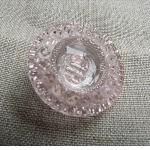 Bouton acrylique à queue multi facette rose transparent ,28 mm,de belle qualité