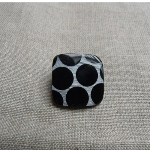Bouton acrylique carré noir et gris , à queue,de belle qualité,20 mm