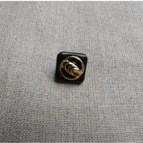 Bouton carré acrylique garnit métal noir et or ,de belle qualité,12 mm