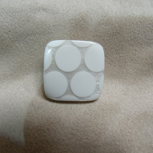 Bouton carre a queue acrylique blanc, de belle qualité,20 mm