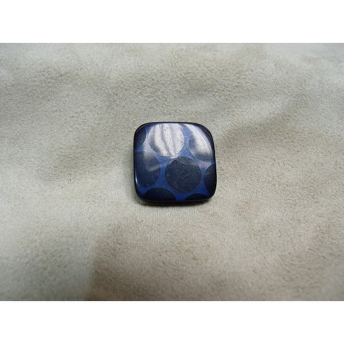 Bouton carre acrylique a queue bleu marine ,20 mm,de belle qualité