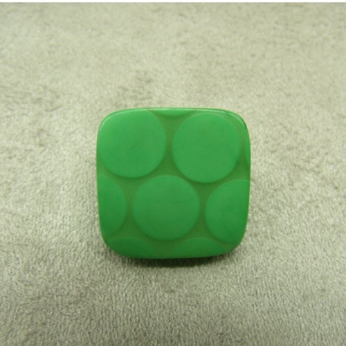 Bouton carre acrylique a queue vert,20 mm,de belle qualité