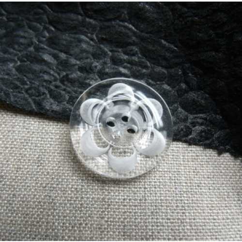 Bouton acrylique a 4 trous fleurs transparentes,22 mm,de belle qualité