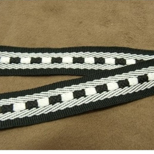 Promotion ruban style polyester noir et blanc,2 cm,vendu par 5 metres / soit 1 € le metre