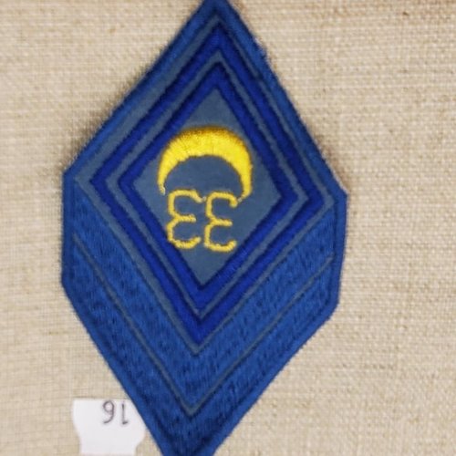 Écusson militaire à coudre motif 33 bleu jean's ,largeur 6 cm /hauteur 12 cm