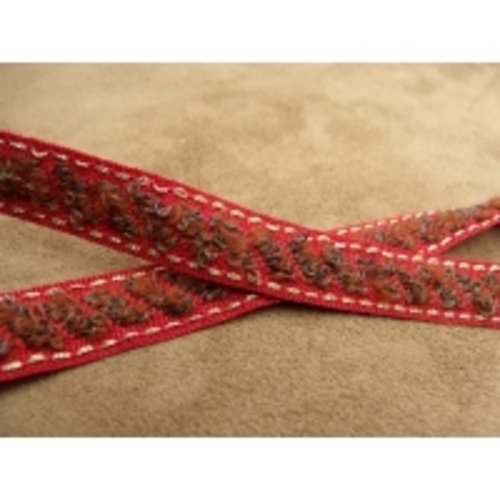Ruban fantaisie rouge bordeaux sur couture or,1.4 cm