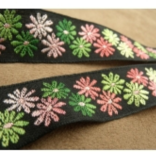 Ruban fantaisie motif fleurs,vert et rose sur fond noir,2.5 cm
