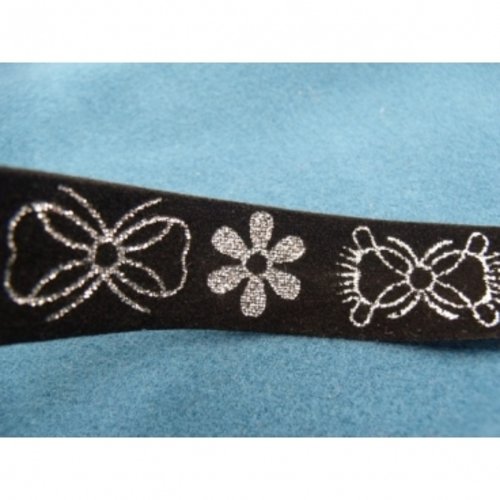 Ruban fantaisie polyester pailleté motif fleur en lurex sur fond noir , 2 cm