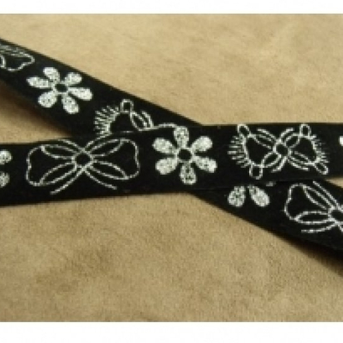 Ruban fantaisie polyester pailleté motif fleur en lurex sur fond noir , 2 cm