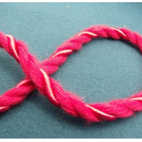 Cordon tressé lainage rose, 1 cm