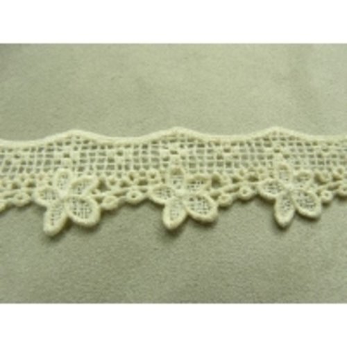 Macrame / guipure coton motif fleurs ecru,5.5 cm