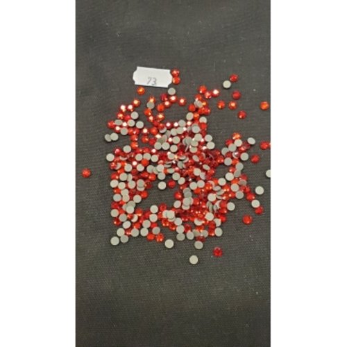 Nouveau strass en verre rond rouge ,5 mm, vendu par 360 strass