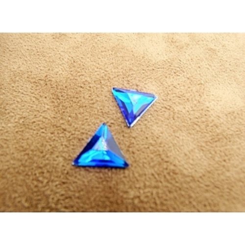 Promotion strass triangle bleu ,12 mm vendu par 20 strass / soit 0.15 cts