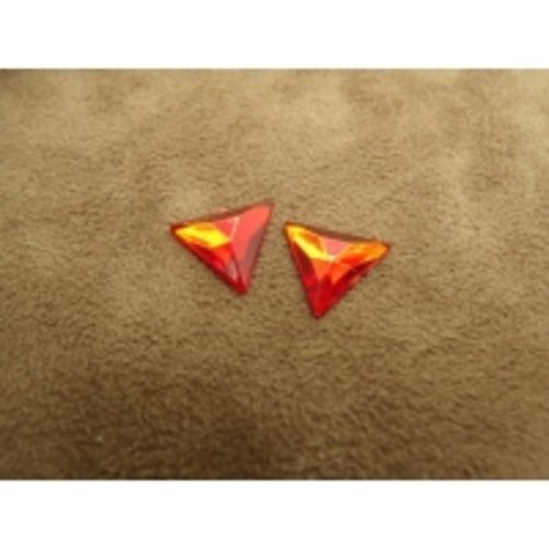 Promotion strass triangle rouge,12 mm,vendu par 20 strass /soit 0.15 cts