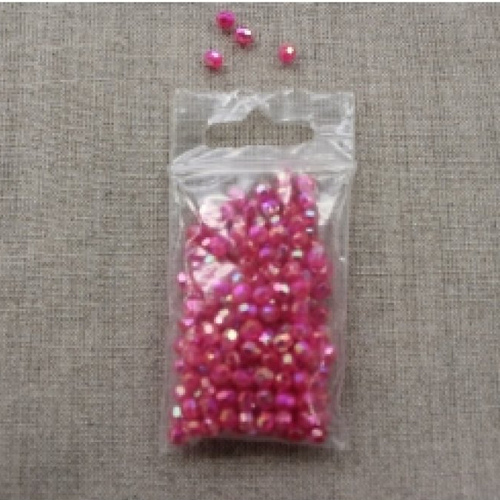 Perles acryliques a facette 4 mm, rose fushia ,sachet d environ 5 gr